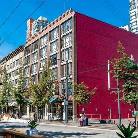 Entire Condo In Heart Of Downtown Vancouver Exterior foto