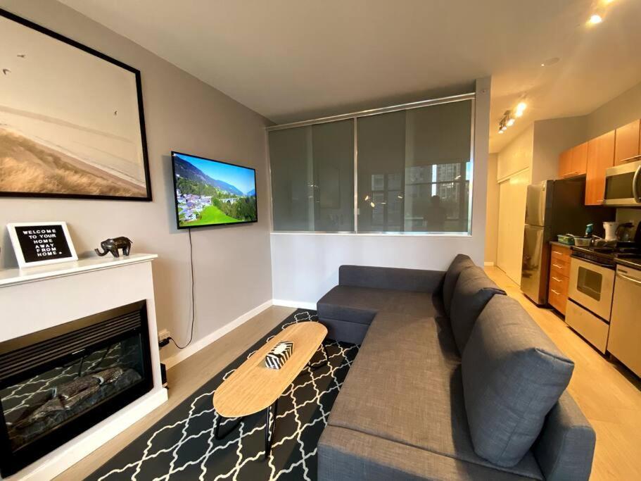 Entire Condo In Heart Of Downtown Vancouver Exterior foto